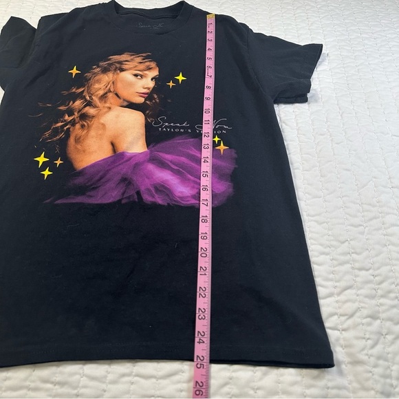 Taylor Swift Black and  Purple SPEAK NOW Graphic Tee Taylor’s Version - Picture 6 of 9